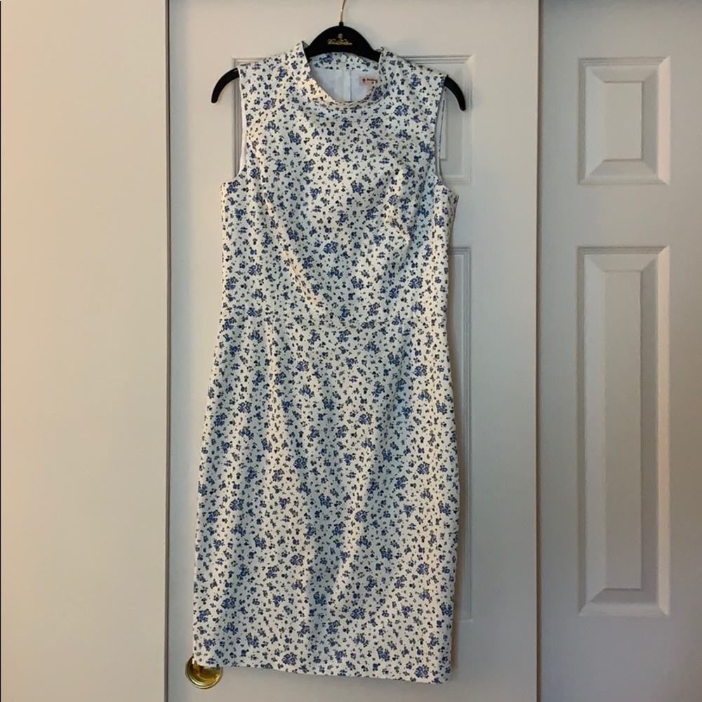 💙 Knee length navy floral dress